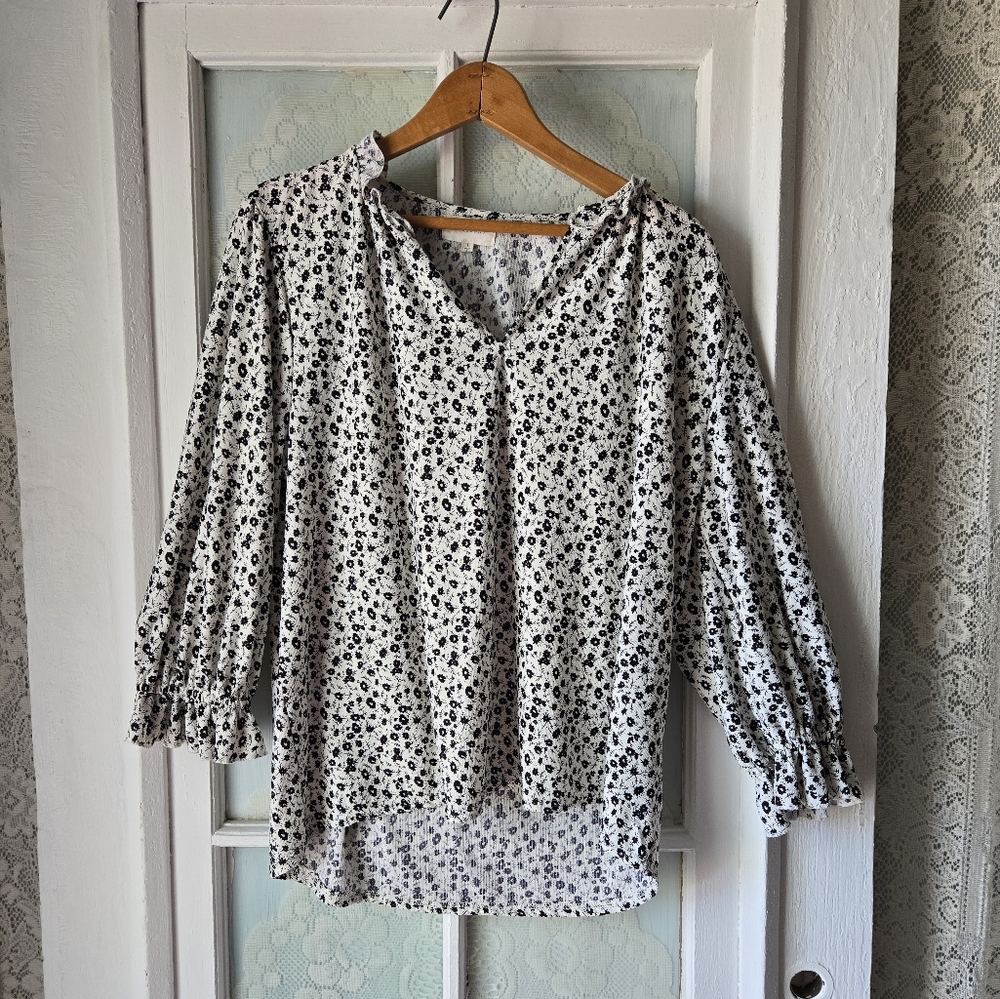 Melloday Black White Floral Smocked Blouse